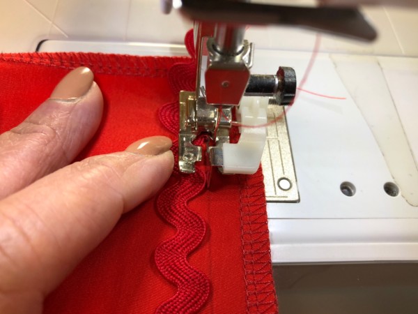 How to Sew Floating Rick Rack | WeAllSew
